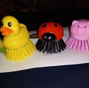 3 Scrub Brushes